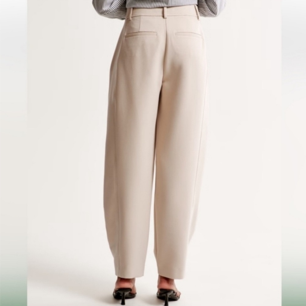 NWT Abercrombie & Fitch High Rise Taper Tailored Pant in Light Taupe 25 Short - Picture 2 of 6